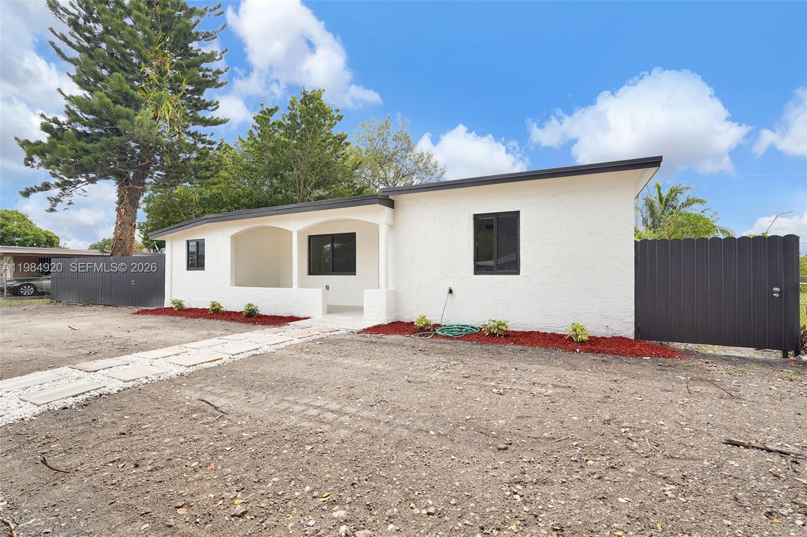 1830 3 / 2 1067 sq. ft. $ 2026-03-18 0 foto