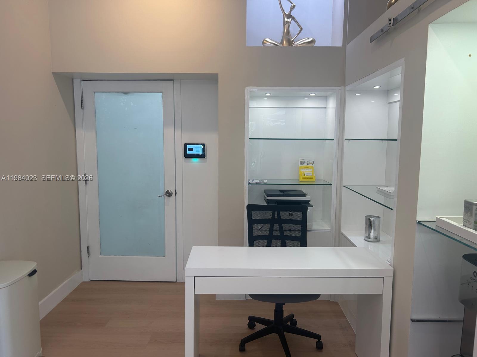   /   sq. ft. $ 2026-03-18 0 foto