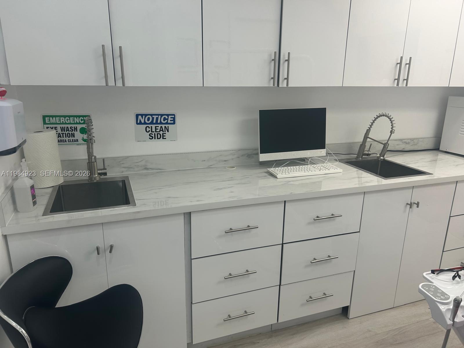   /   sq. ft. $ 2026-03-18 0 foto