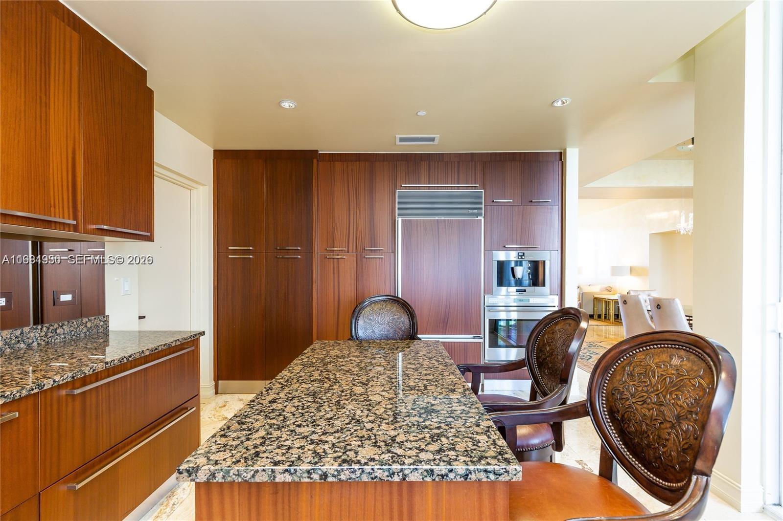 1106 3 / 4 2327 кв.футов $ 2026-03-18 0 Фото