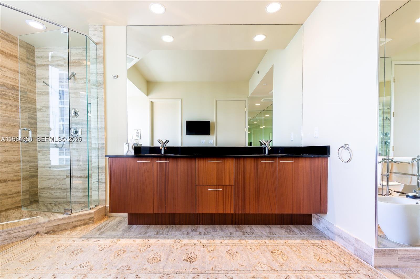 1106 3 / 4 2327 кв.футов $ 2026-03-18 0 Фото