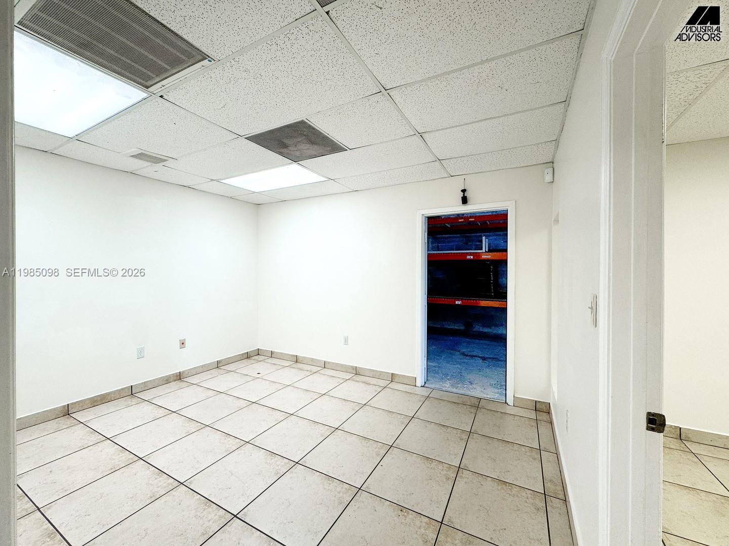   /   кв.футов $ 2026-03-18 0 Фото