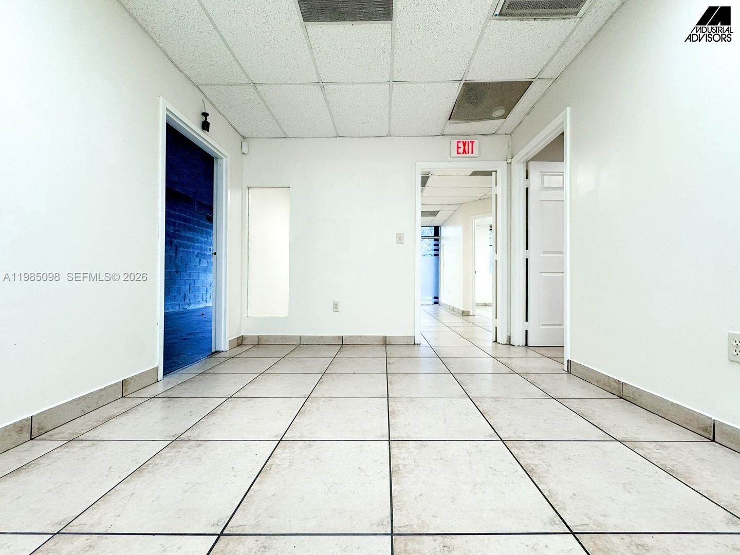   /   кв.футов $ 2026-03-18 0 Фото