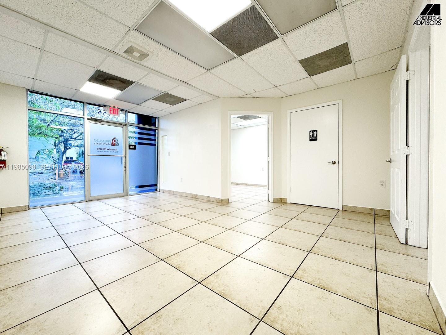   /   кв.футов $ 2026-03-18 0 Фото