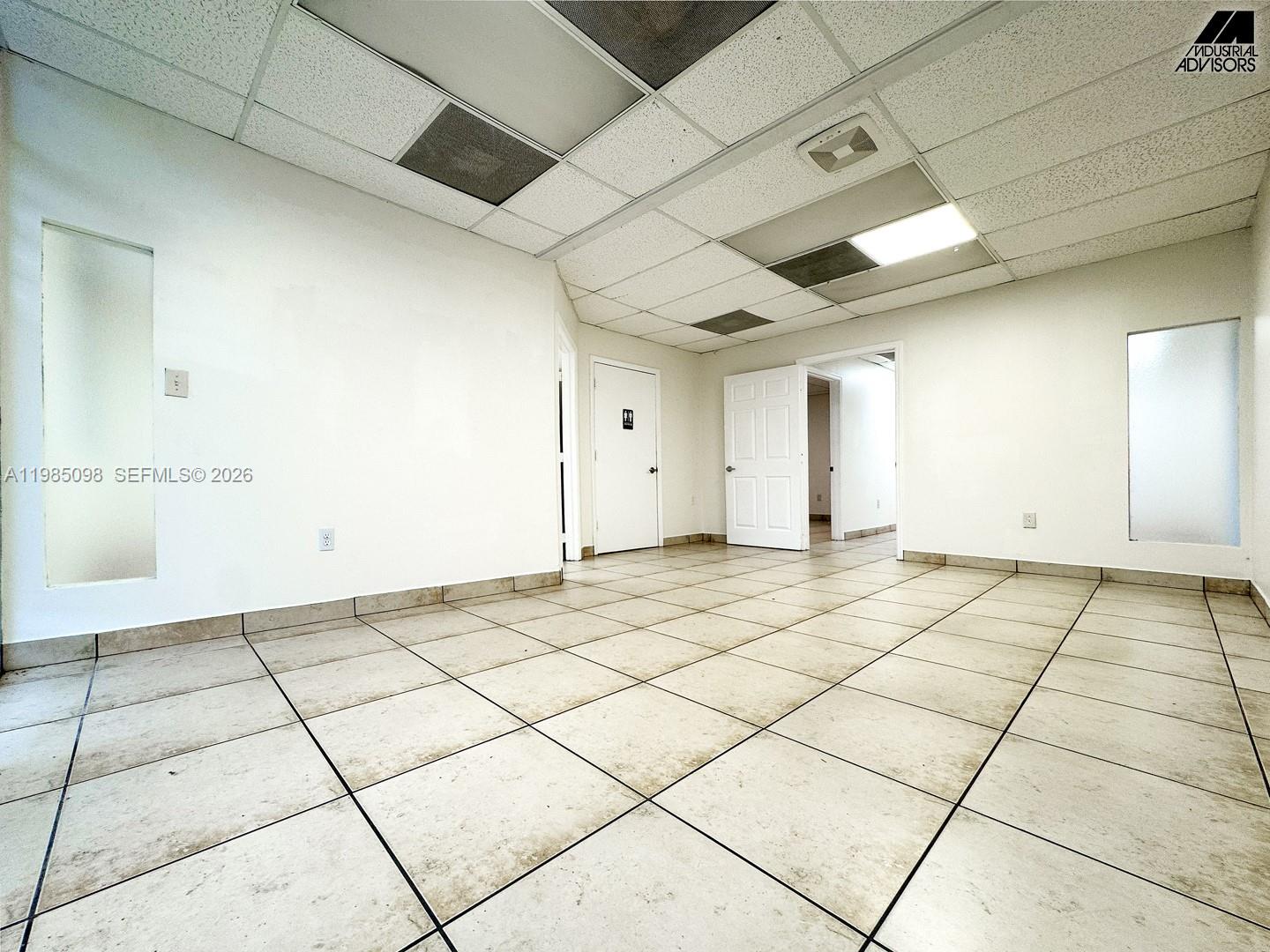   /   кв.футов $ 2026-03-18 0 Фото