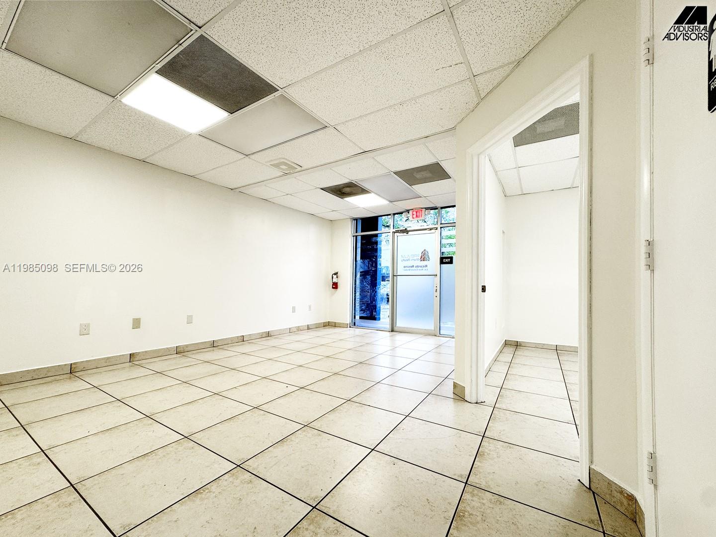   /   кв.футов $ 2026-03-18 0 Фото