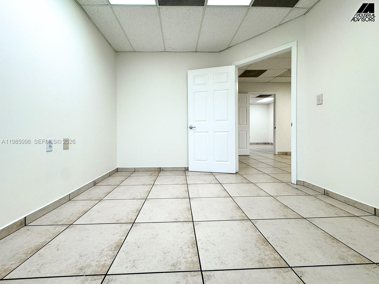   /   кв.футов $ 2026-03-18 0 Фото