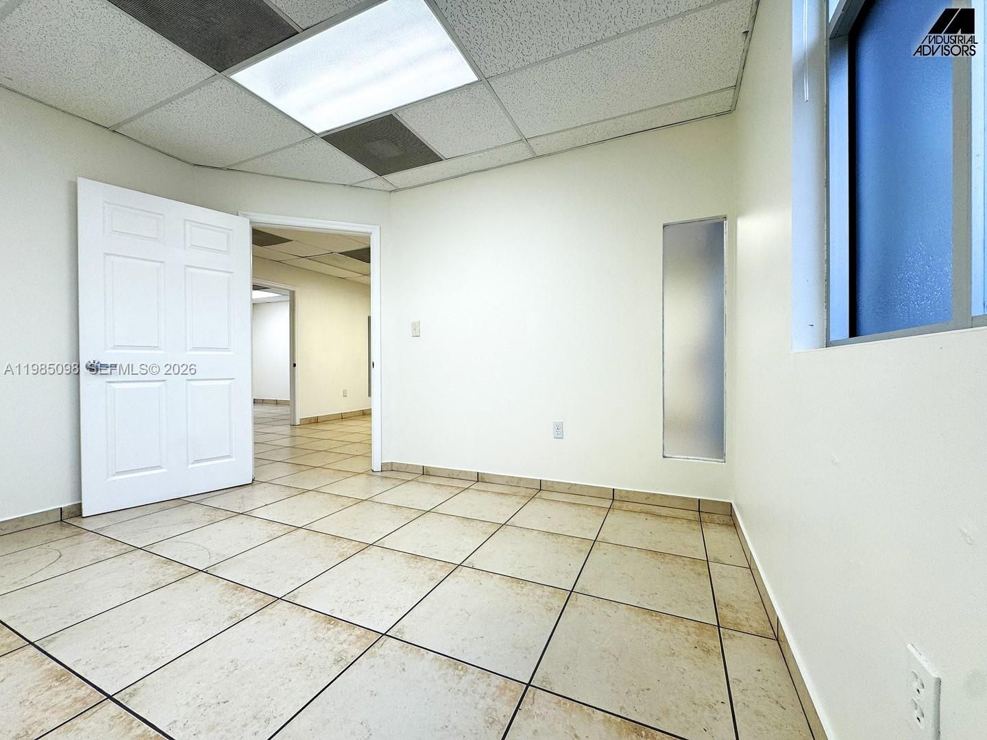   /   кв.футов $ 2026-03-18 0 Фото