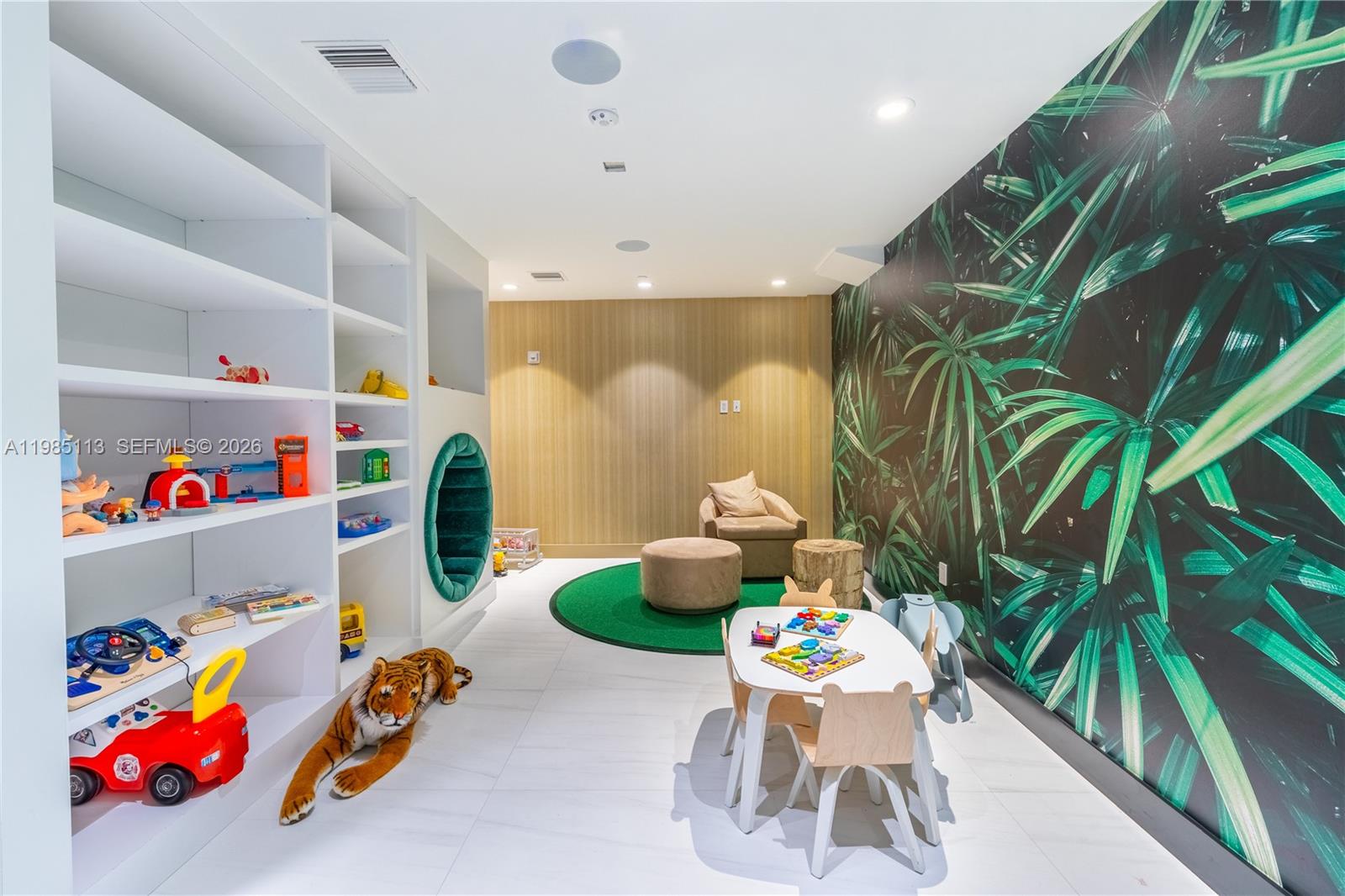 1202 2 / 3 1385 sq. ft. $ 2026-03-18 0 Photo