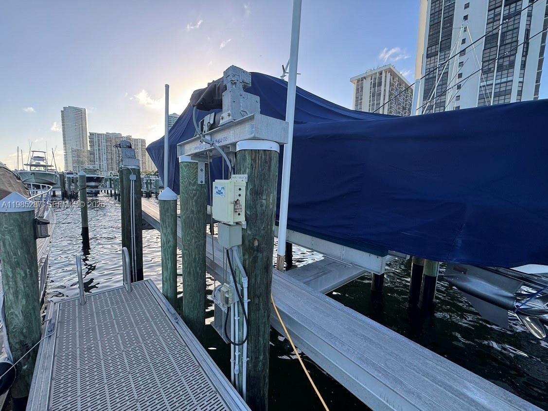   /   sq. ft. $ 2026-03-18 0 foto