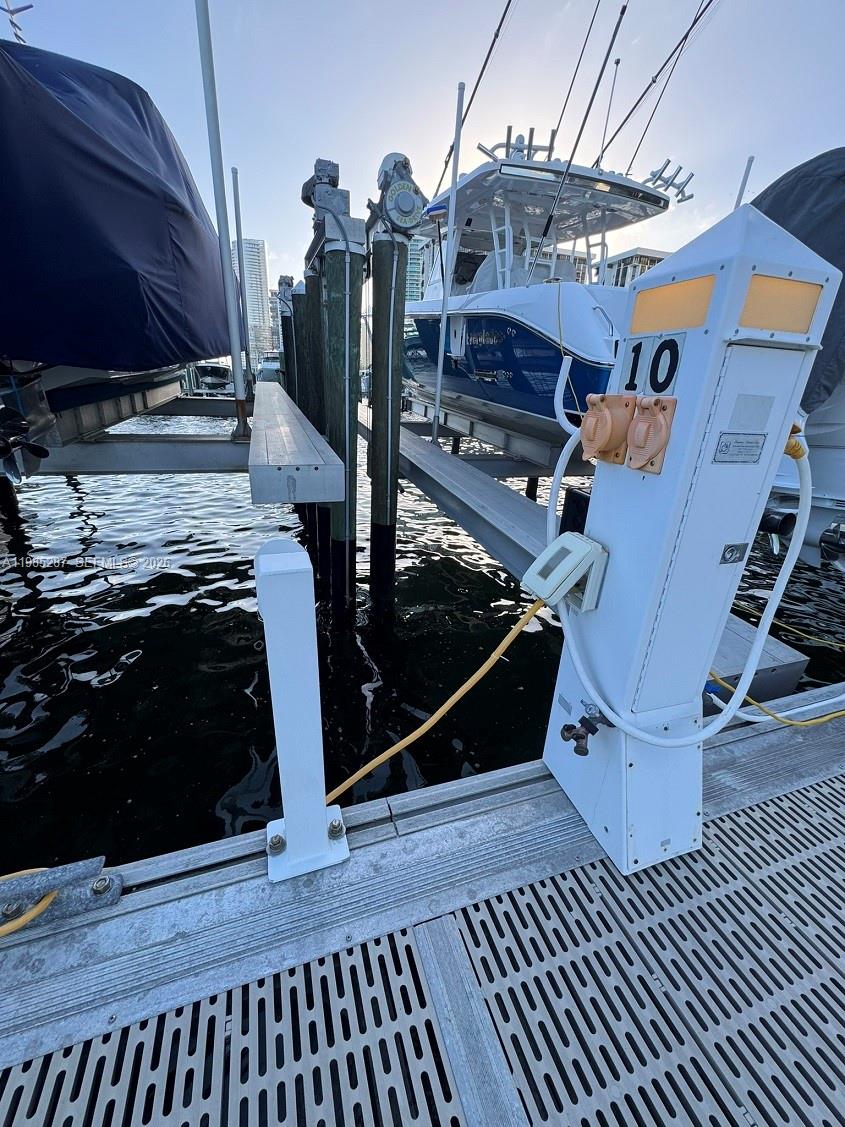   /   sq. ft. $ 2026-03-18 0 foto