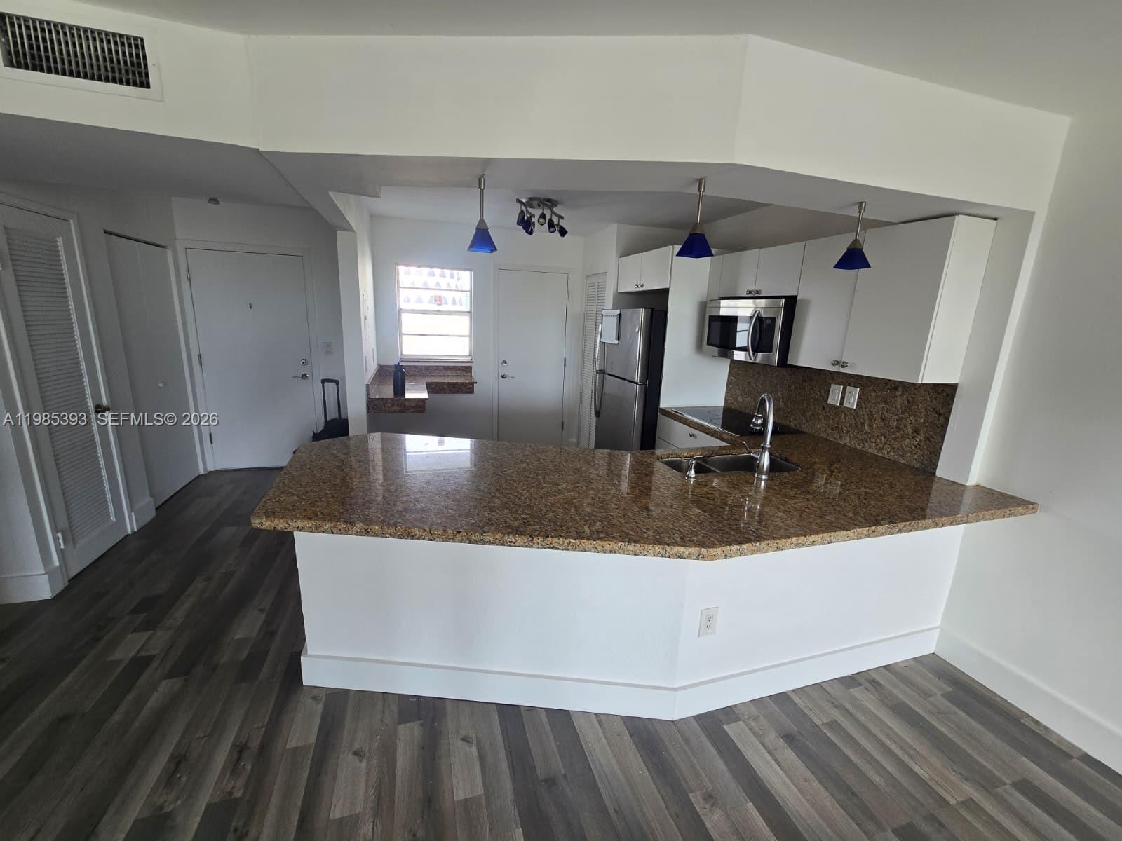 407-2 2 / 1 947 sq. ft. $ 2026-03-18 0 foto