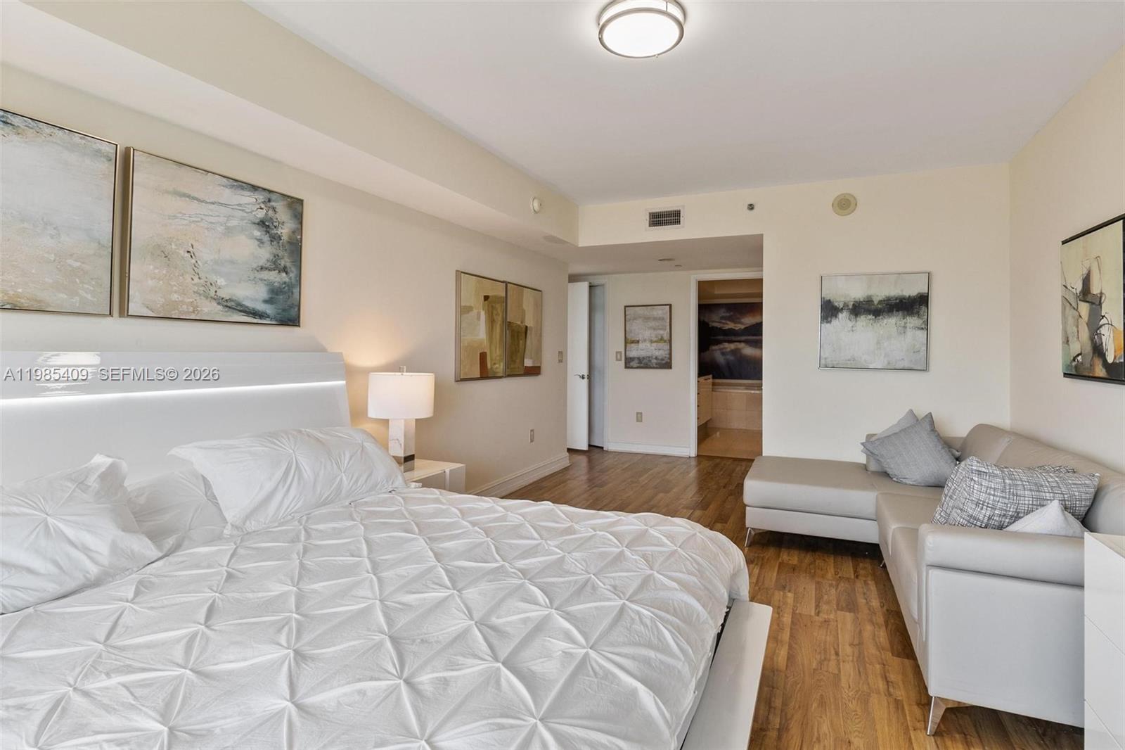 4706 2 / 2 1458 sq. ft. $ 2026-05-27 0 foto