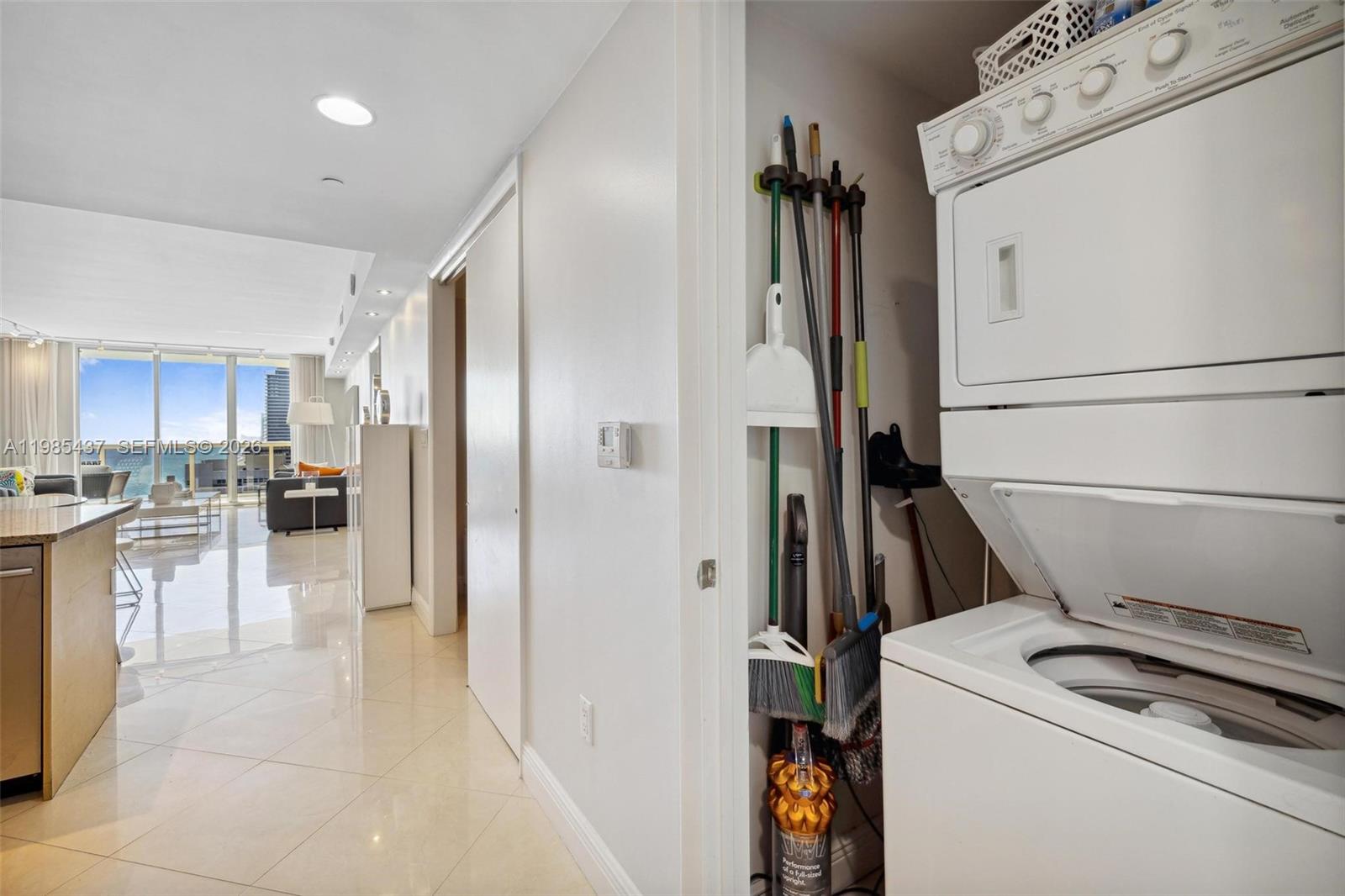 2703 3 / 3 1733 sq. ft. $ 2026-03-18 0 Photo
