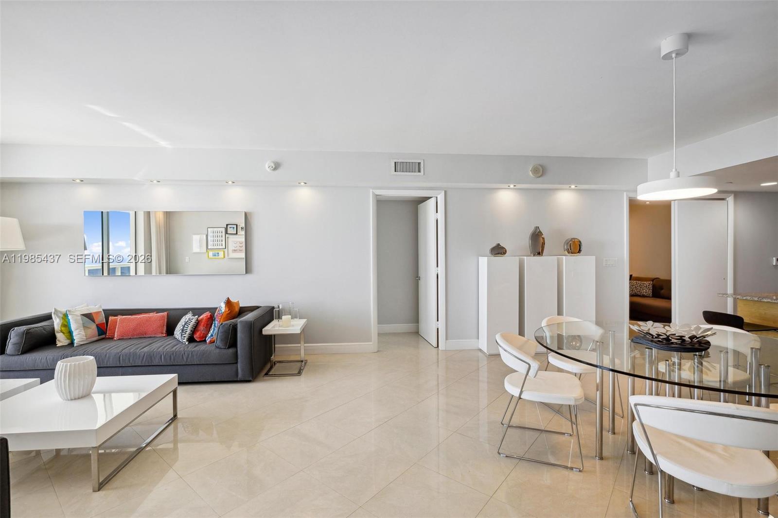 2703 3 / 3 1733 sq. ft. $ 2026-03-18 0 Photo