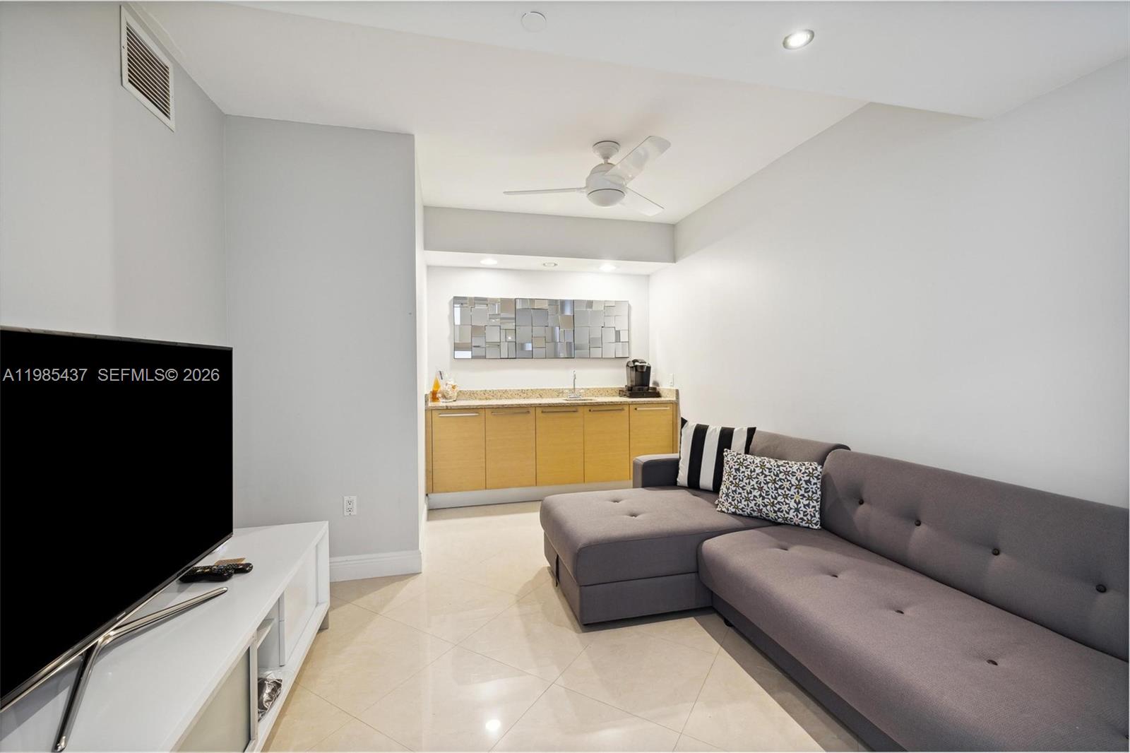 2703 3 / 3 1733 sq. ft. $ 2026-03-18 0 Photo
