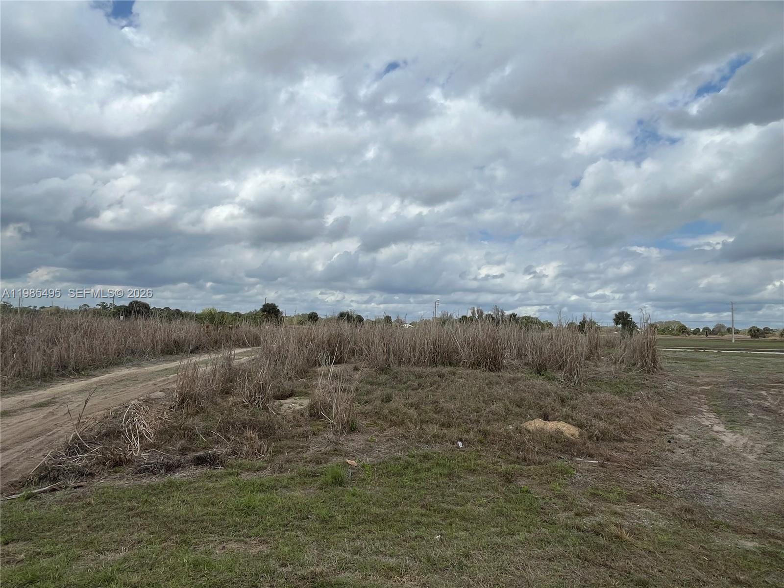   /   кв.футов $ 2026-03-18 0 Фото