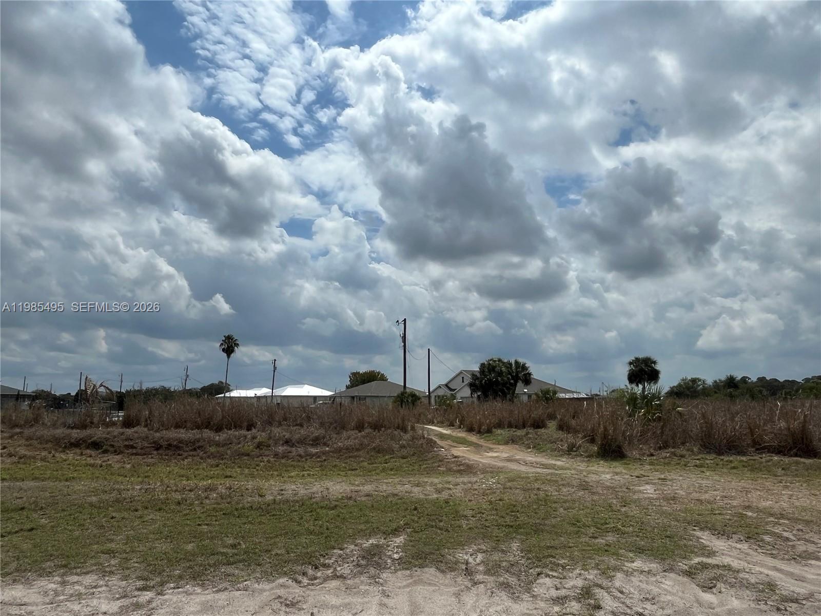   /   кв.футов $ 2026-03-18 0 Фото