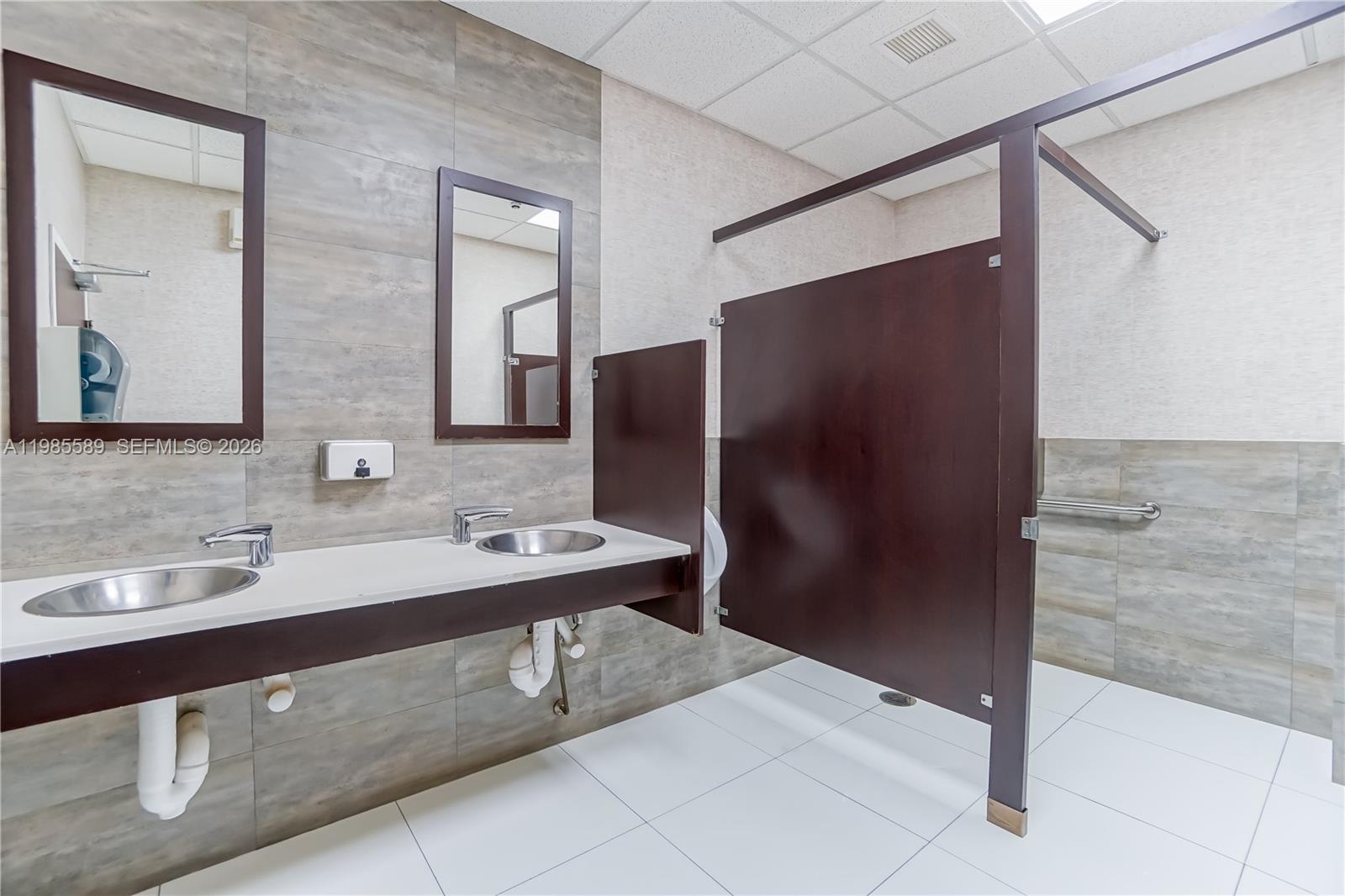 902  /   кв.футов $ 2026-03-18 0 Фото