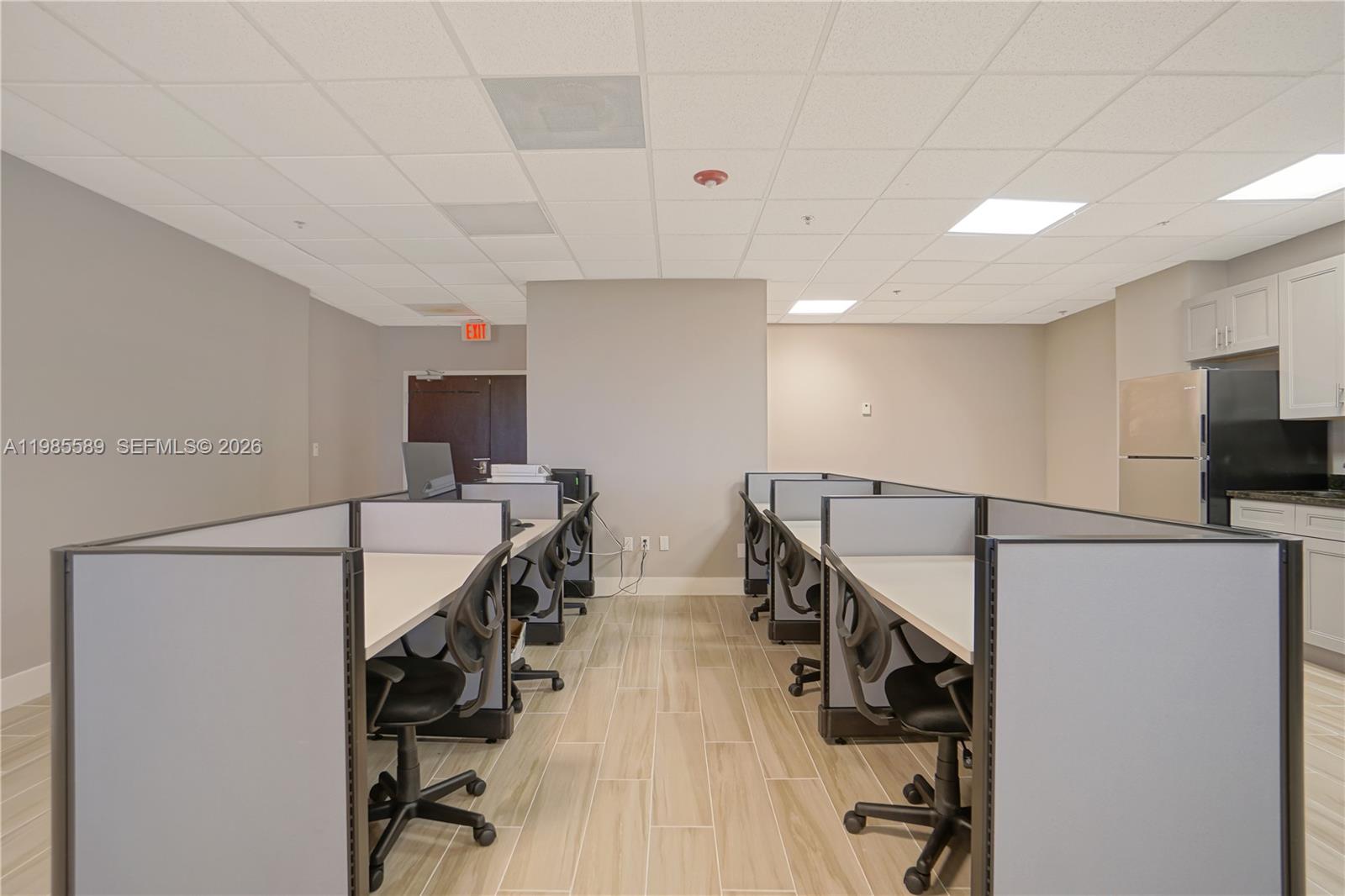 902  /   кв.футов $ 2026-03-18 0 Фото