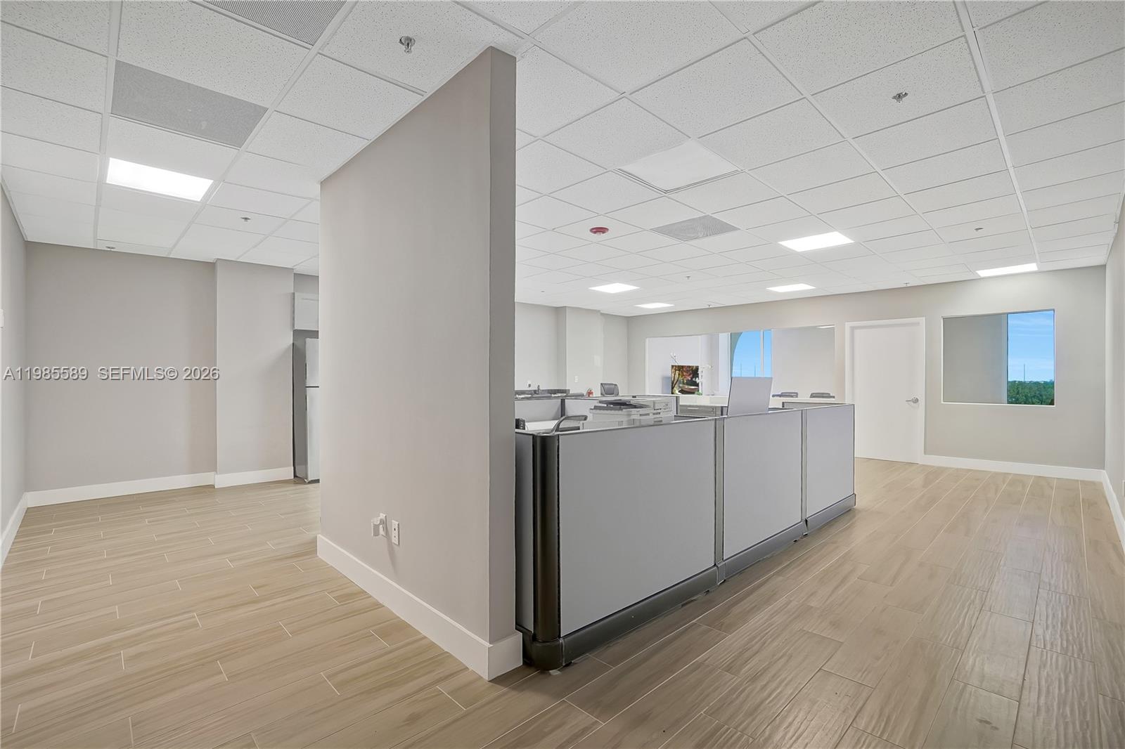 902  /   кв.футов $ 2026-03-18 0 Фото