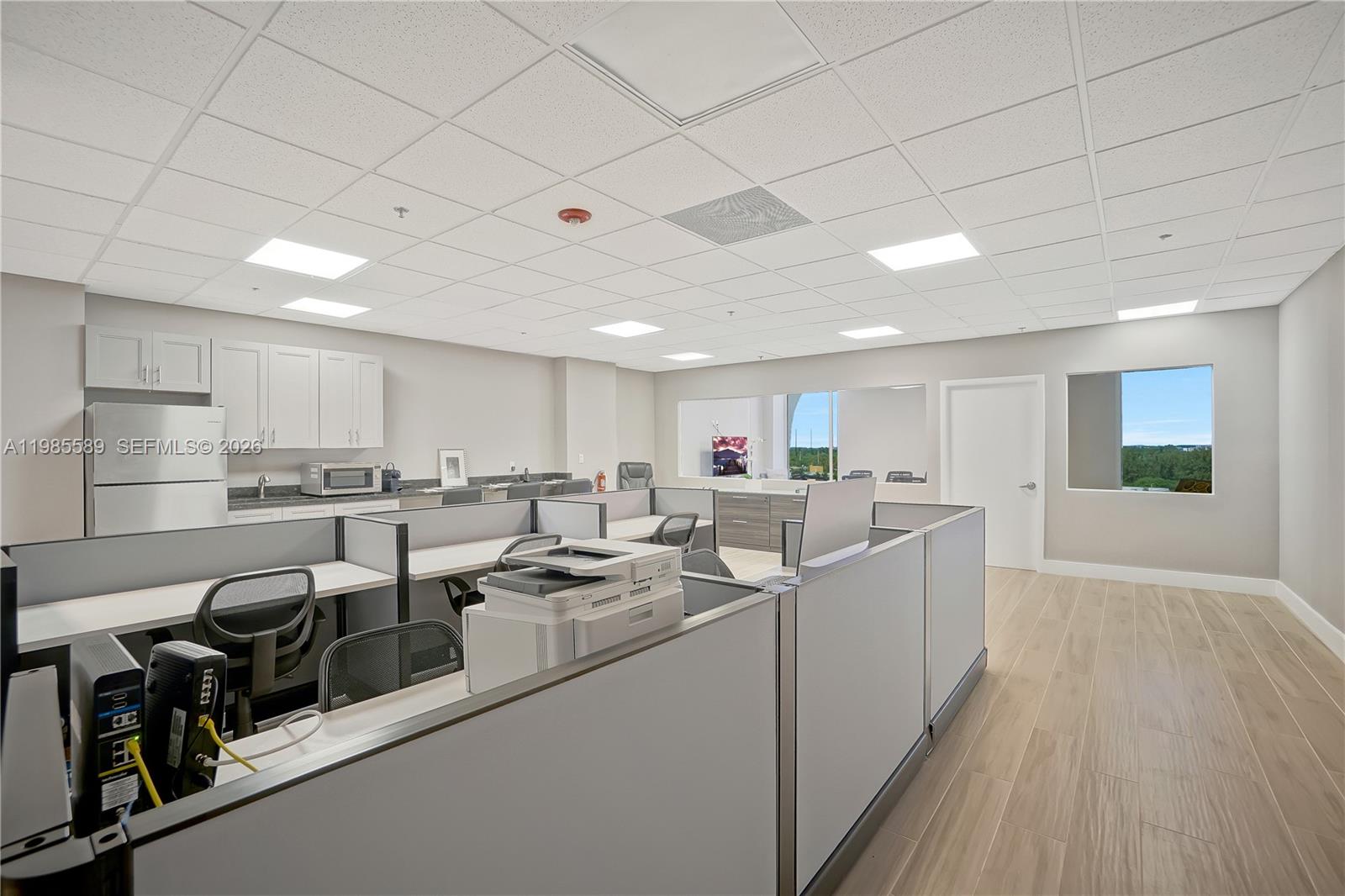 902  /   кв.футов $ 2026-03-18 0 Фото