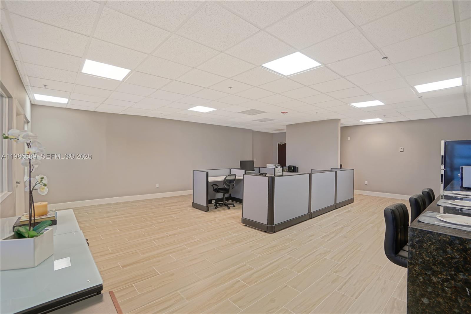 902  /   кв.футов $ 2026-03-18 0 Фото