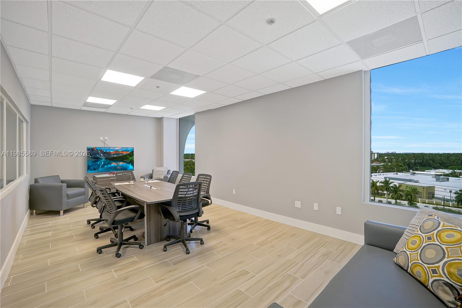 902  /   кв.футов $ 2026-03-18 0 Фото