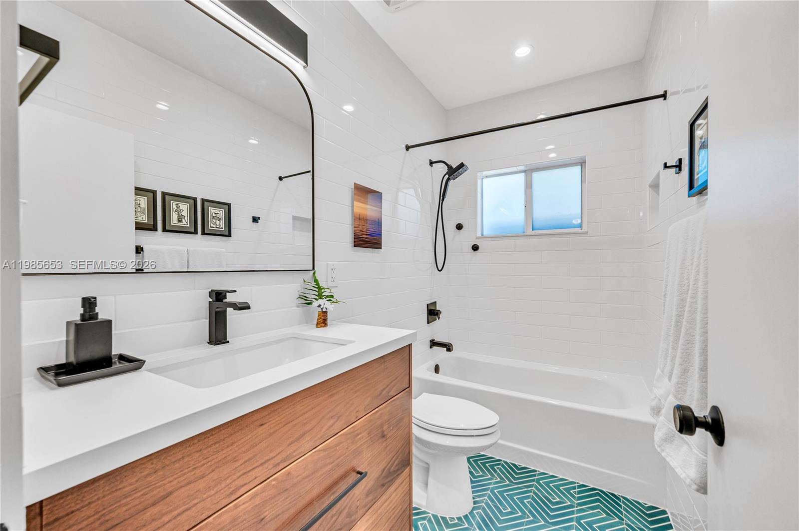   /  2736 кв.футов $ 2026-03-19 0 Фото