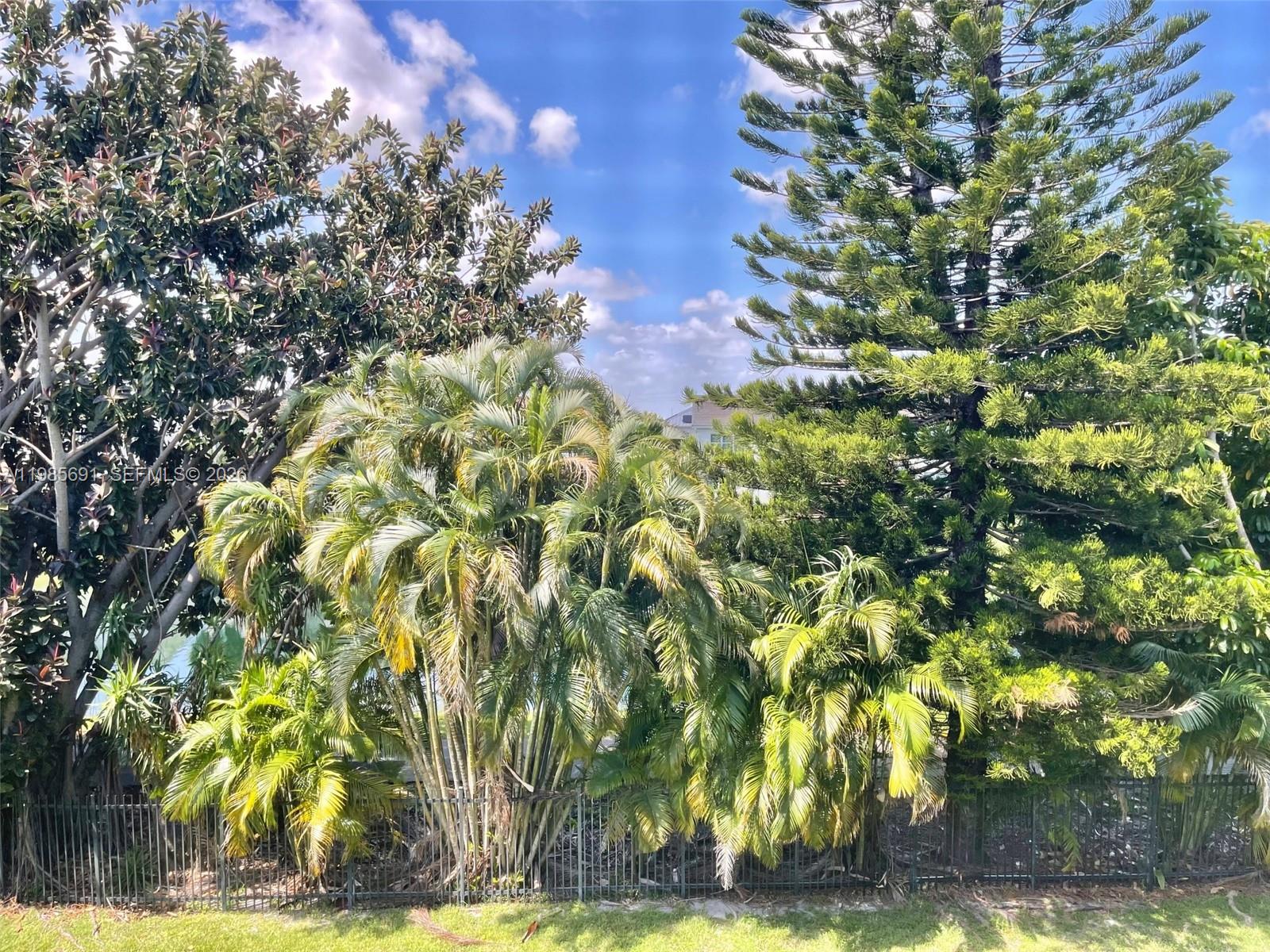 See details 308 1 / 2 744 sq. ft. $ 2026-05-16 0 Photo