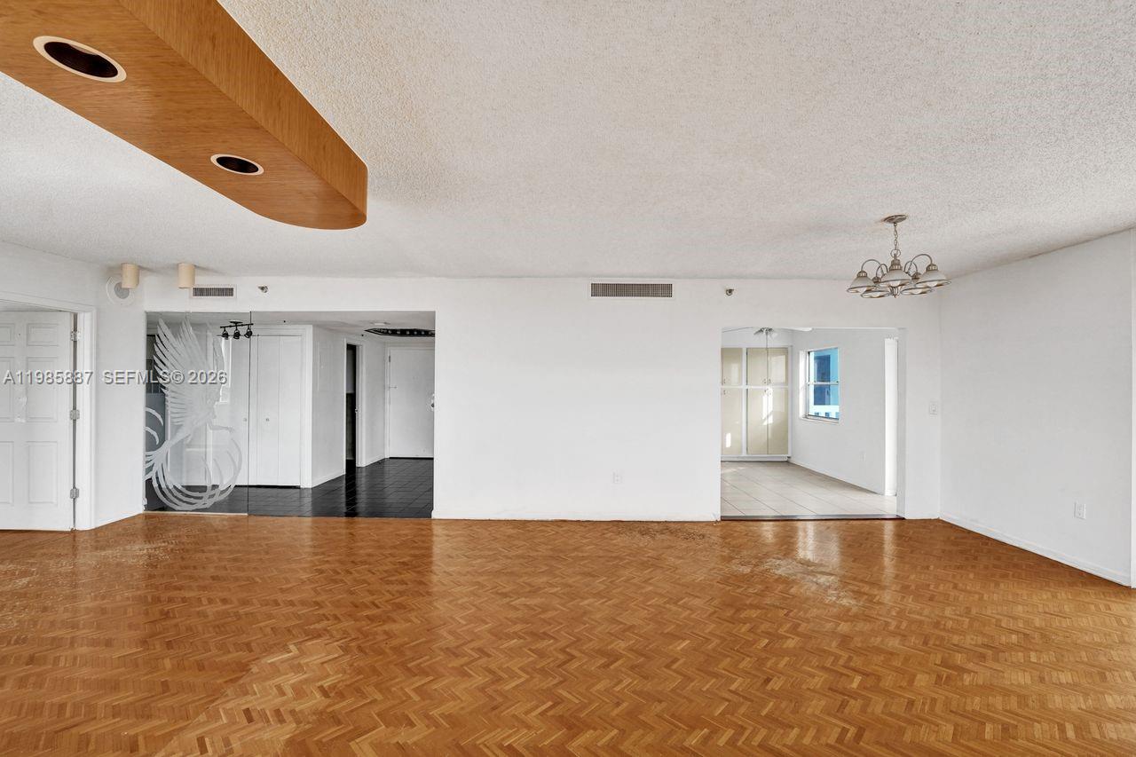 602-4 3 / 3 2200 sq. ft. $ 2026-03-19 0 Photo