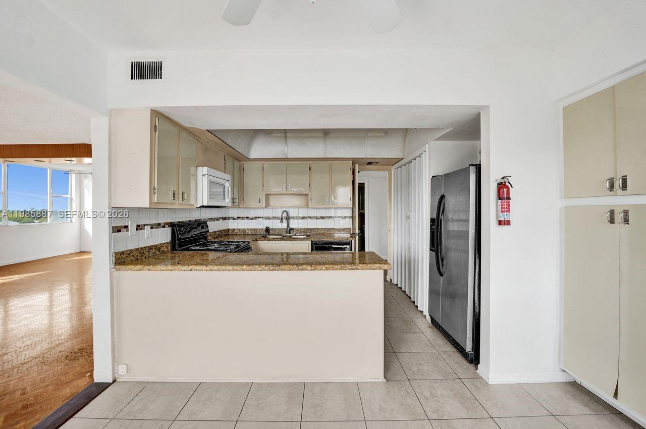 602-4 3 / 3 2200 sq. ft. $ 2026-03-19 0 Photo