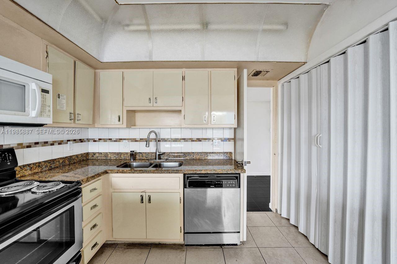 602-4 3 / 3 2200 sq. ft. $ 2026-03-19 0 Photo