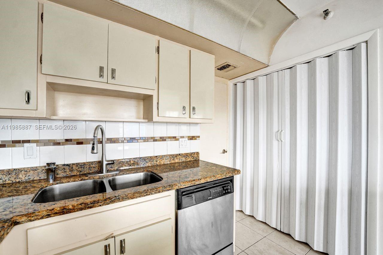 602-4 3 / 3 2200 sq. ft. $ 2026-03-19 0 Photo