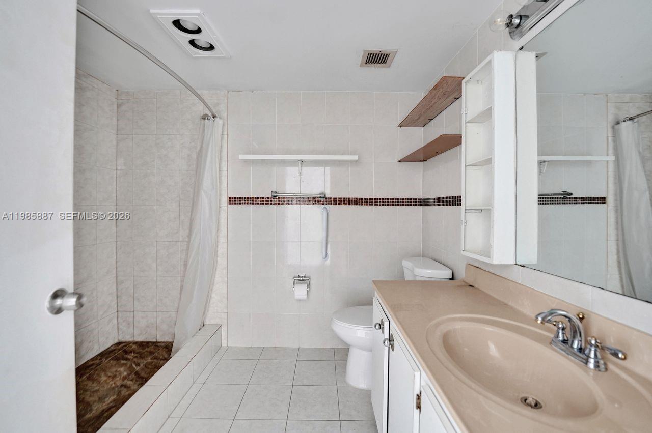 602-4 3 / 3 2200 sq. ft. $ 2026-03-19 0 Photo