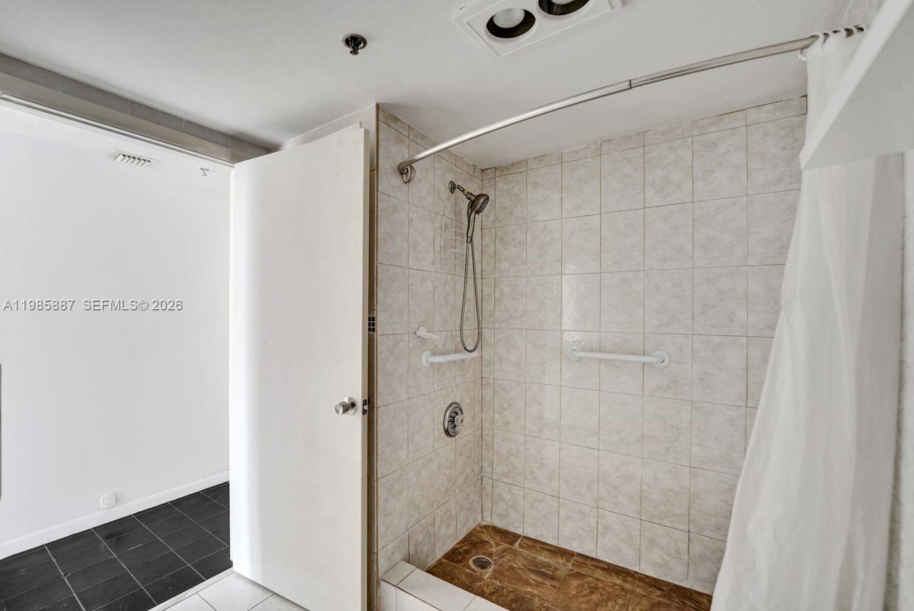 602-4 3 / 3 2200 sq. ft. $ 2026-03-19 0 Photo