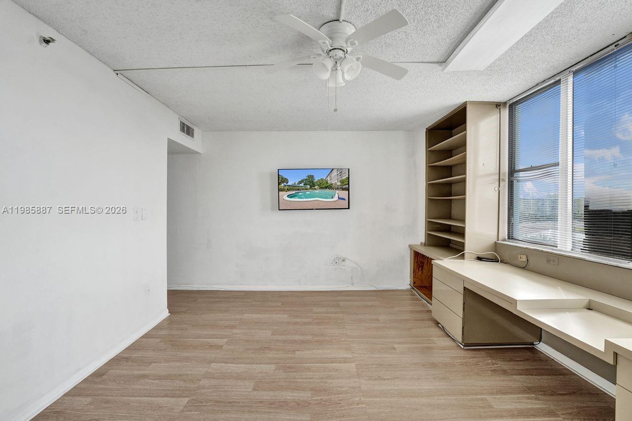 602-4 3 / 3 2200 sq. ft. $ 2026-03-19 0 Photo