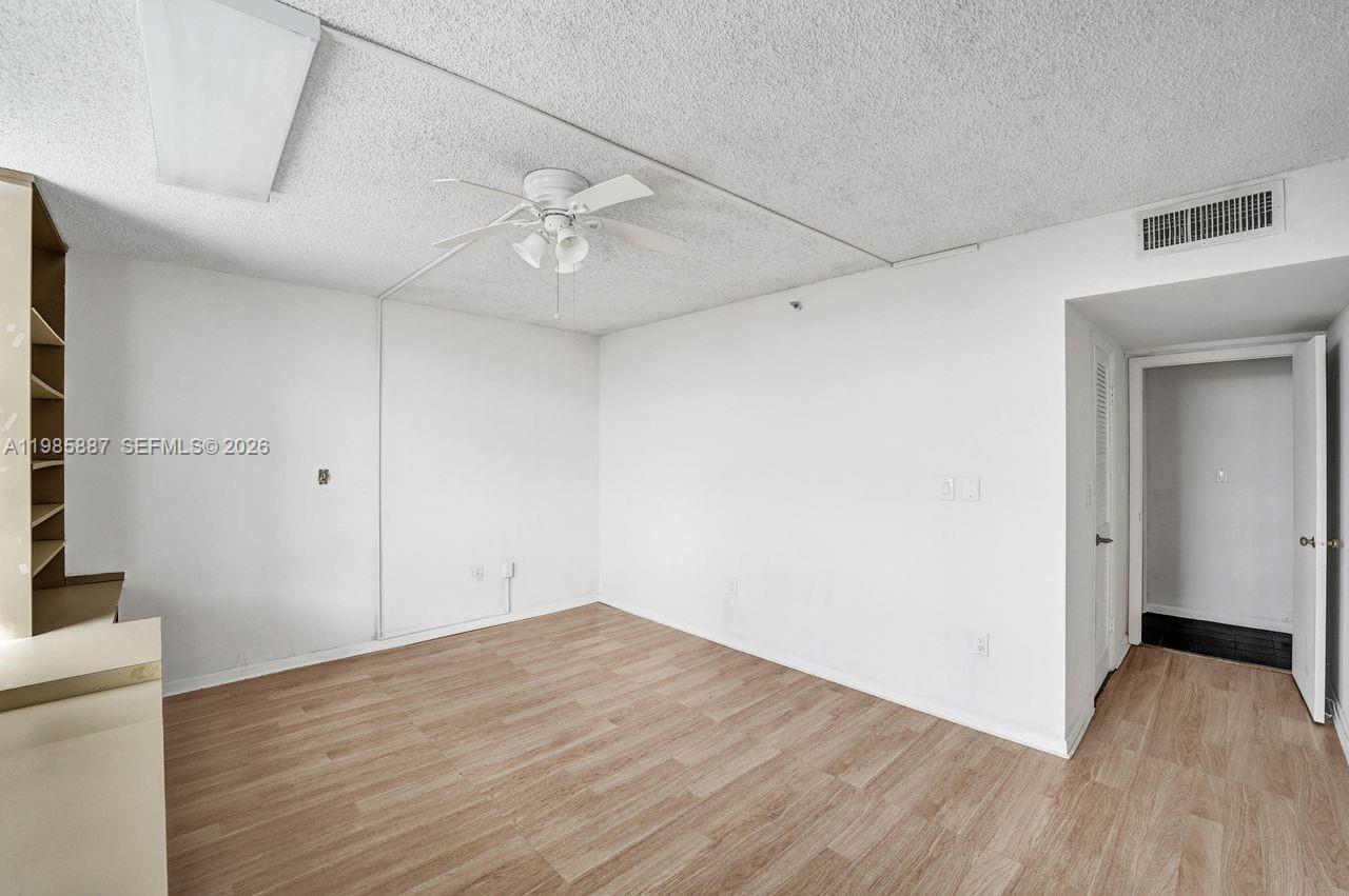 602-4 3 / 3 2200 sq. ft. $ 2026-03-19 0 Photo