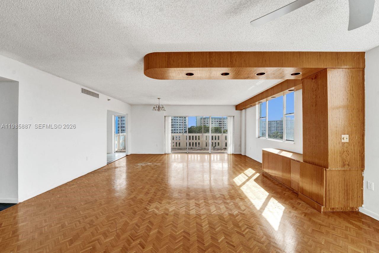 602-4 3 / 3 2200 sq. ft. $ 2026-03-19 0 Photo