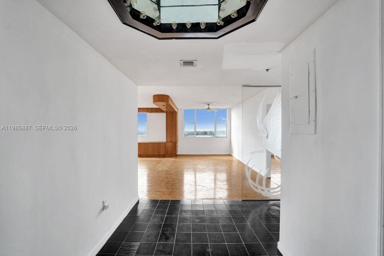 602-4 3 / 3 2200 sq. ft. $ 2026-03-19 0 Photo