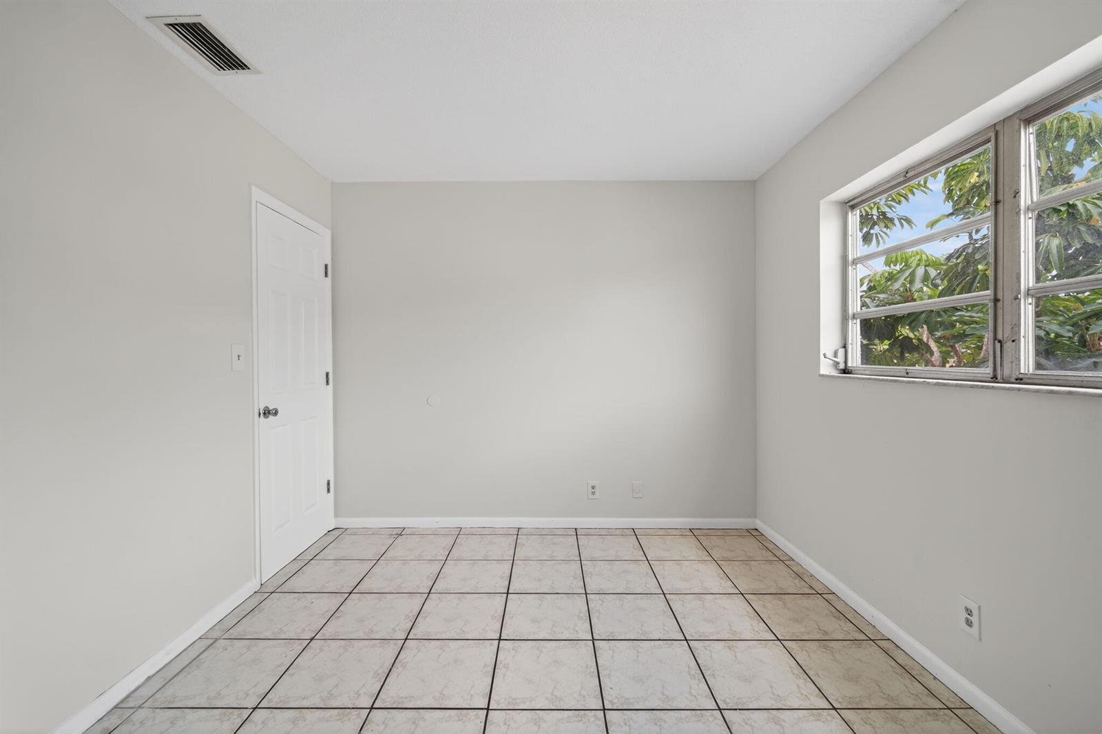 See details 1-6 / 0 sq. ft. $ 2026-06-12 0 Photo