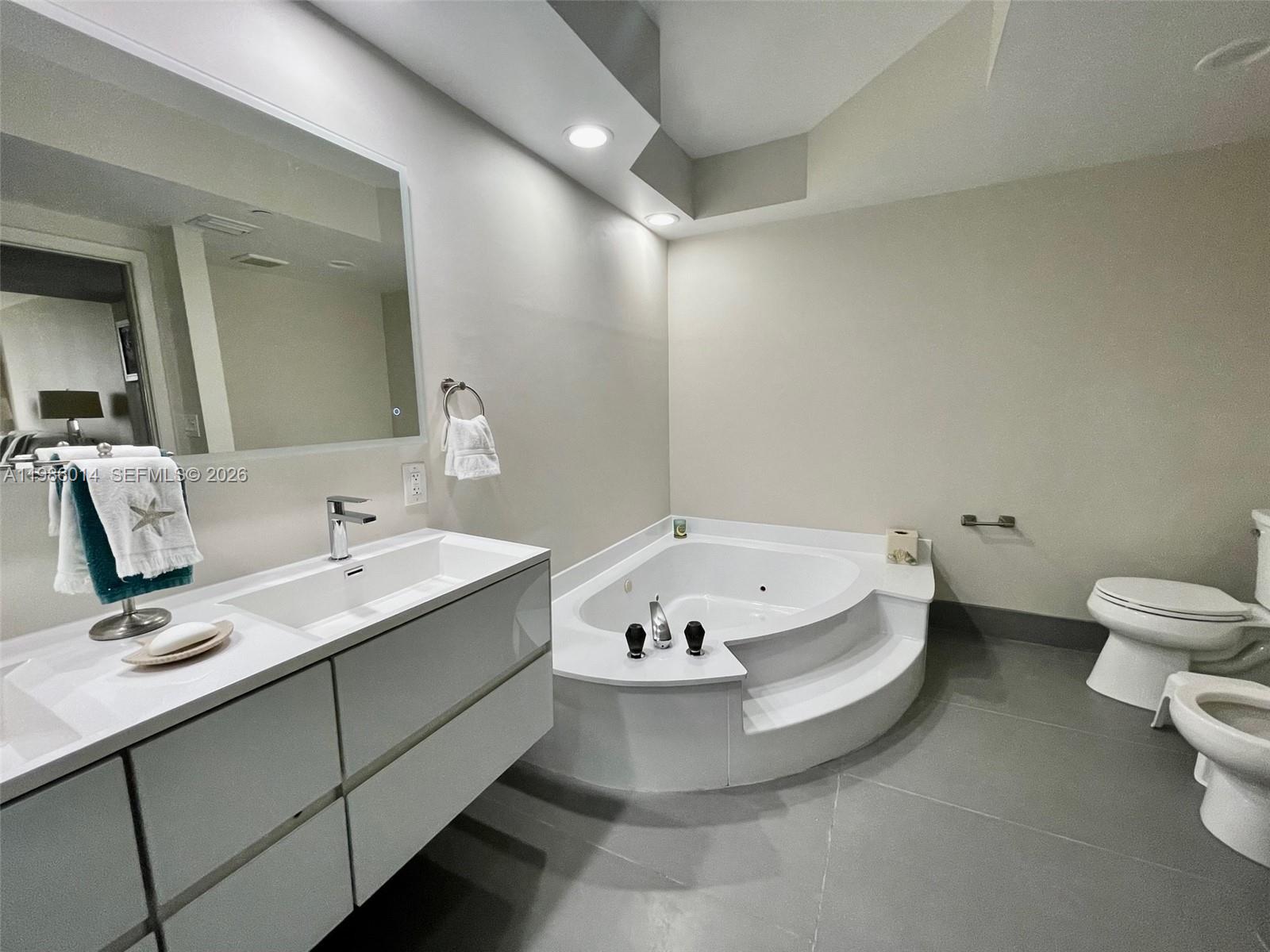 Photo of 20281 Country Club Dr  #2405, Aventura, Florida, 33180 - 