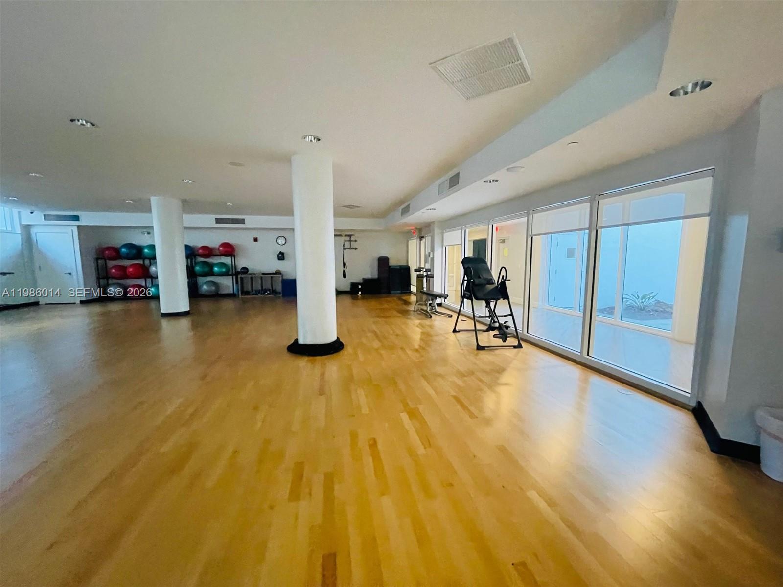 Photo of 20281 Country Club Dr  #2405, Aventura, Florida, 33180 - 