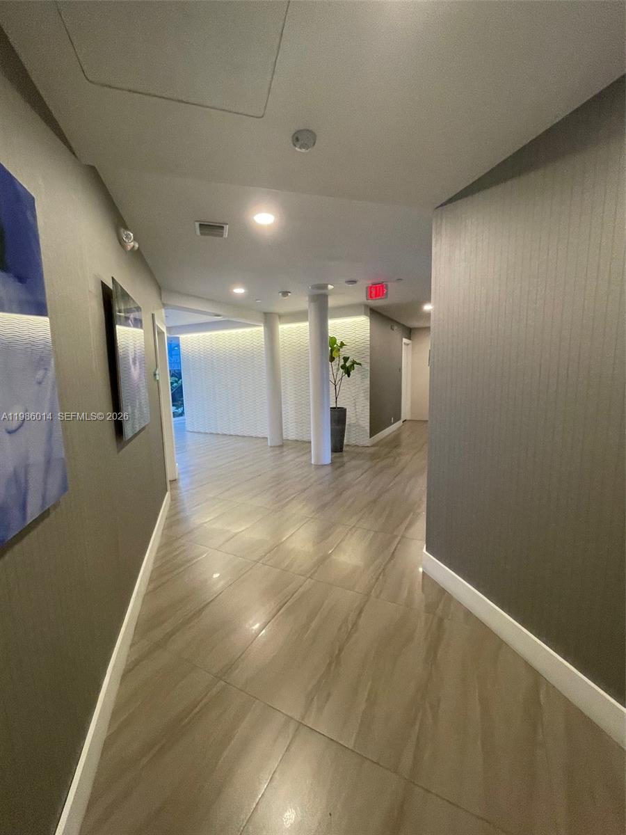 Photo of 20281 Country Club Dr  #2405, Aventura, Florida, 33180 - 