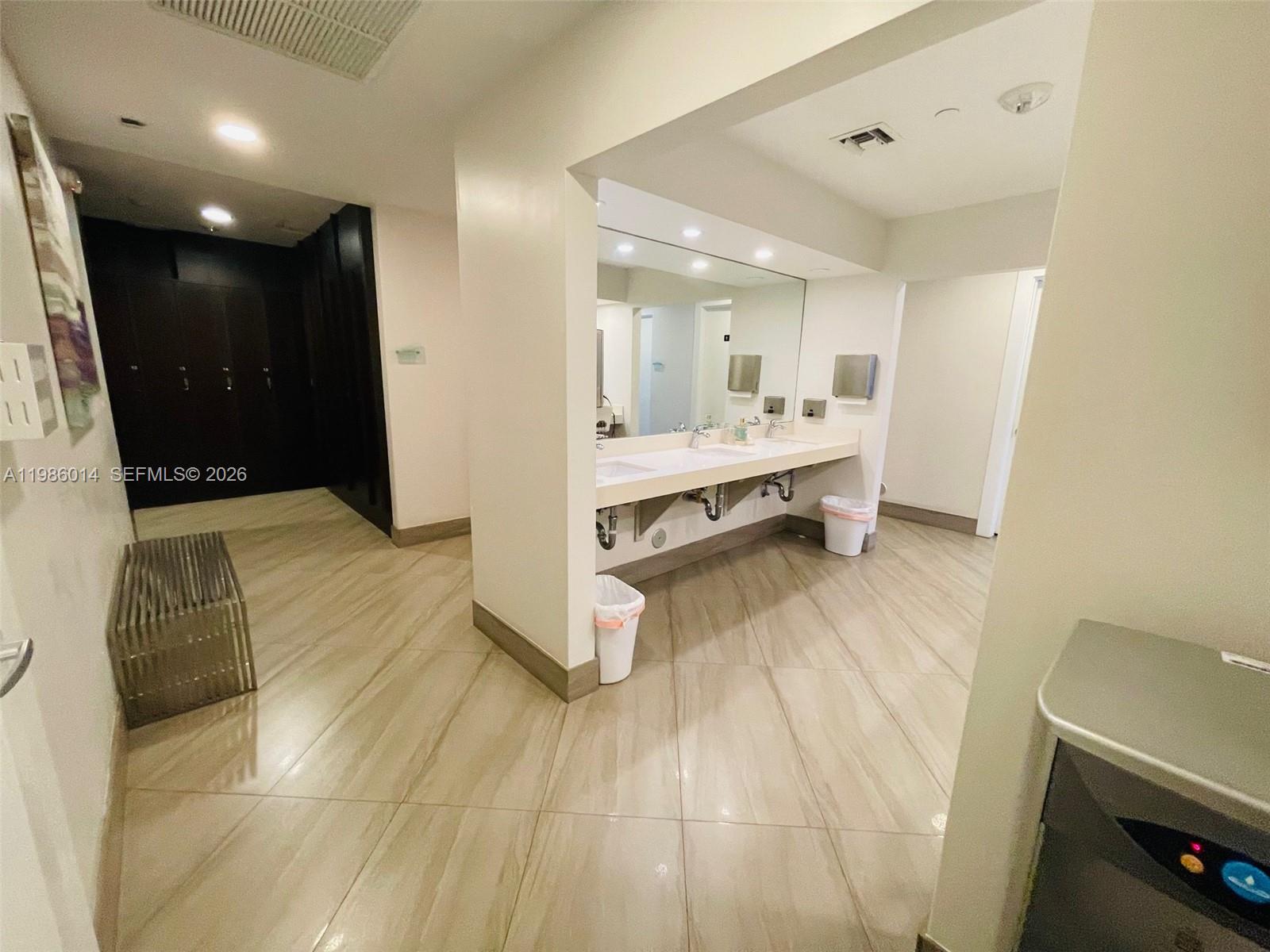 Photo of 20281 Country Club Dr  #2405, Aventura, Florida, 33180 - 