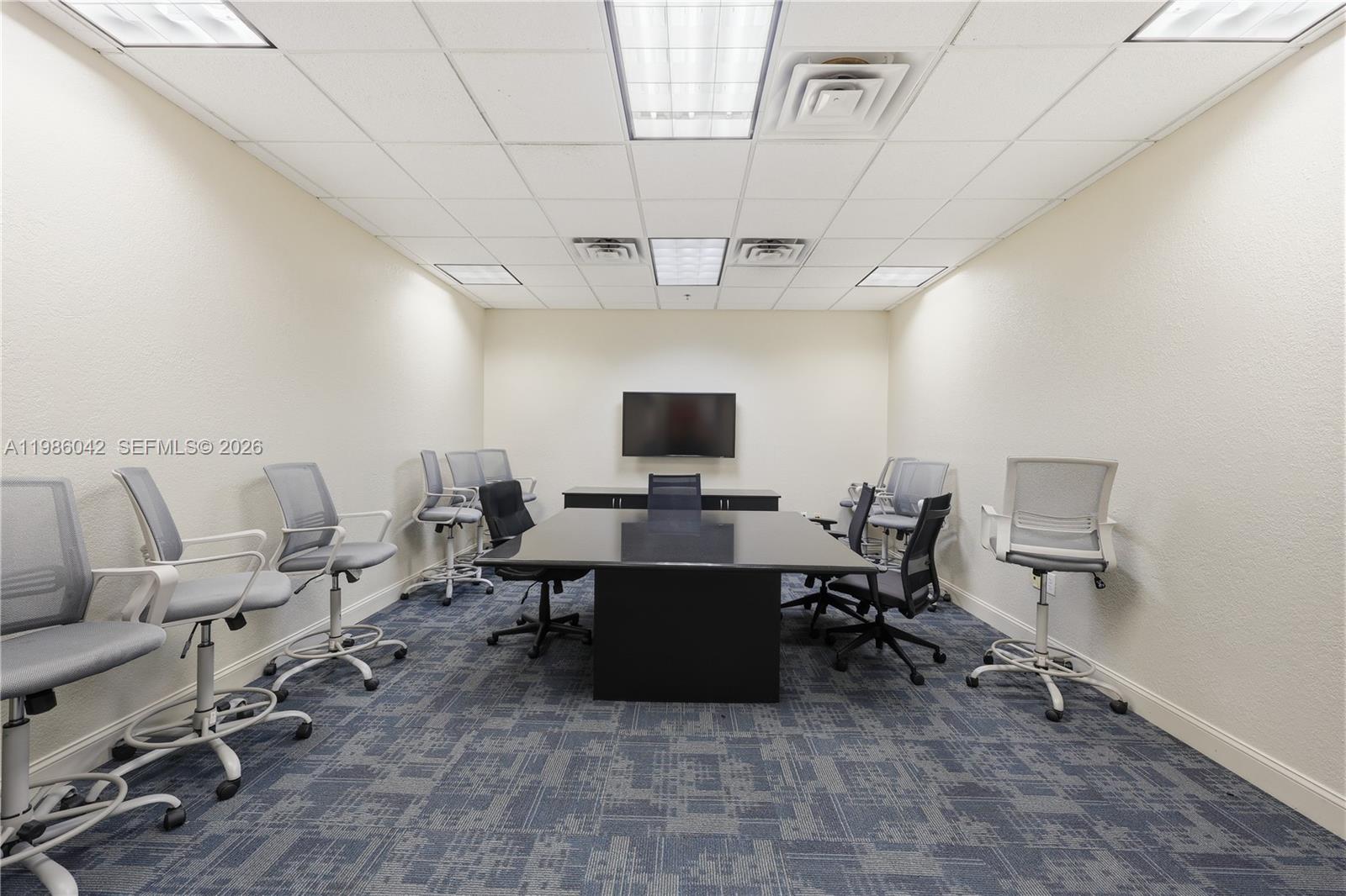   /   sq. ft. $ 2026-03-19 0 foto