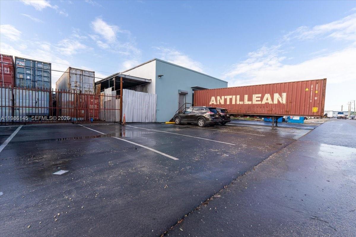   /   кв.футов $ 2026-03-19 0 Фото