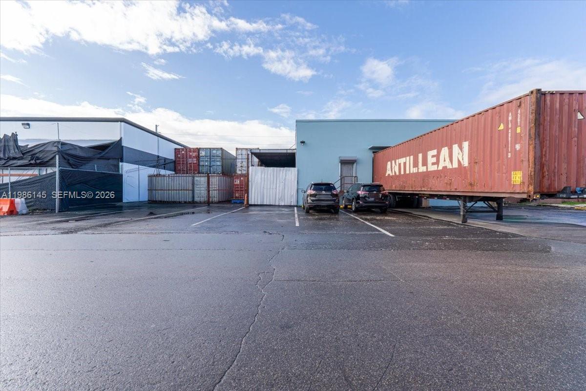   /   кв.футов $ 2026-03-19 0 Фото