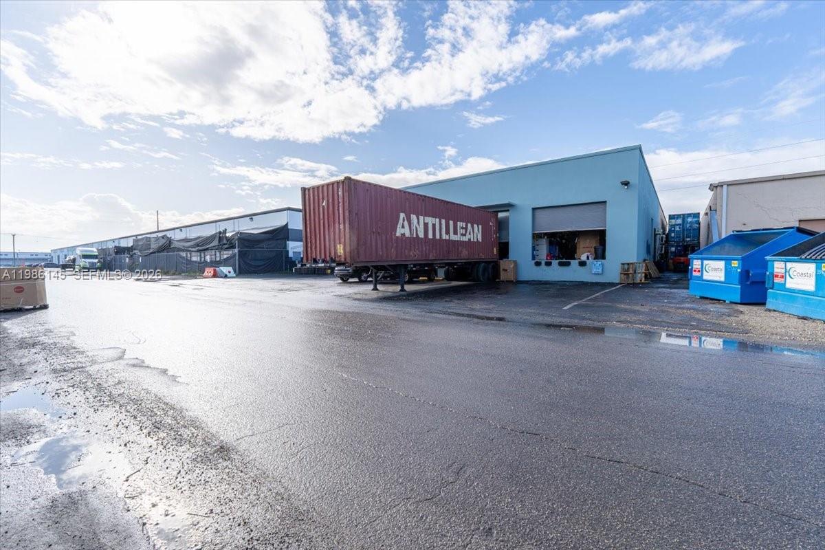   /   кв.футов $ 2026-03-19 0 Фото