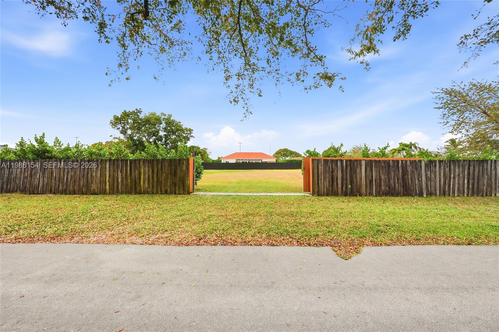   /   кв.футов $ 2026-03-19 0 Фото